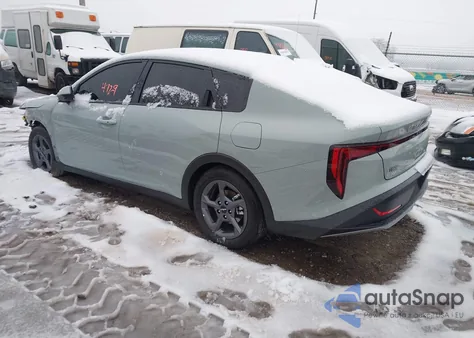 2025 Kia K4 Lxs из США, поврежденный, VIN 3KPFT4DE2SE132489